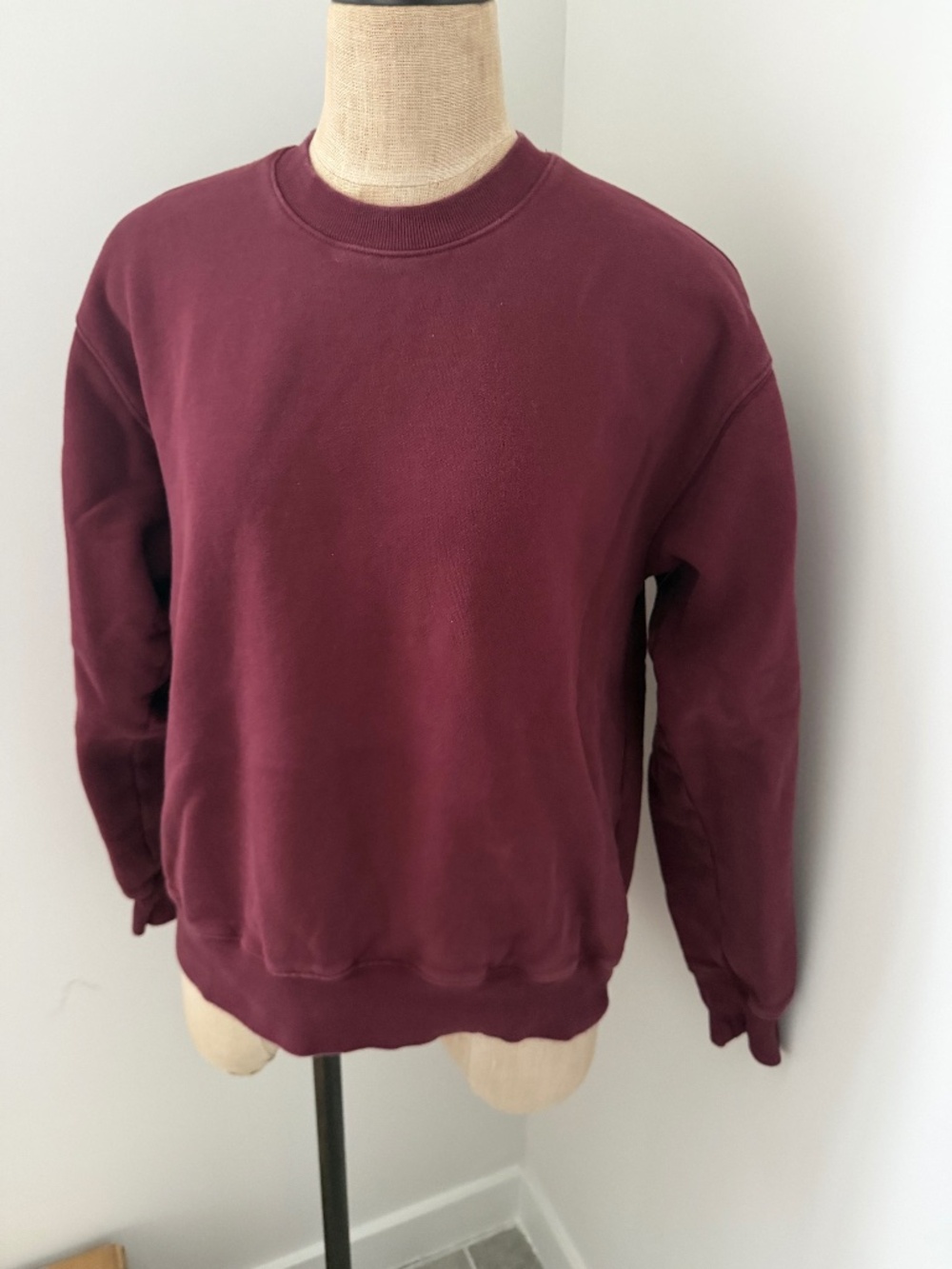 Aritzia Wilfred Perfect Fit Sweatshirt in Sumac Burgundy Size M